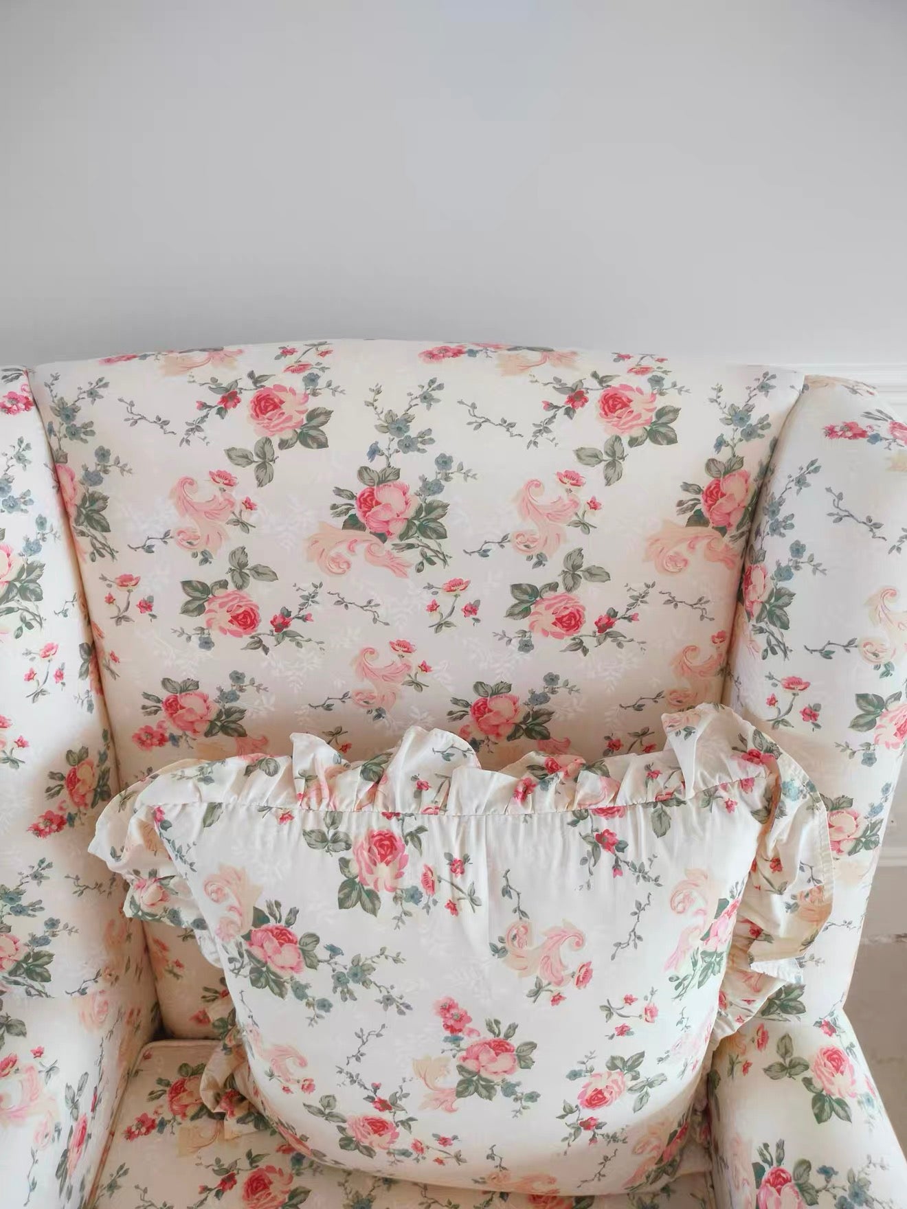 Single sofa/ wing chair