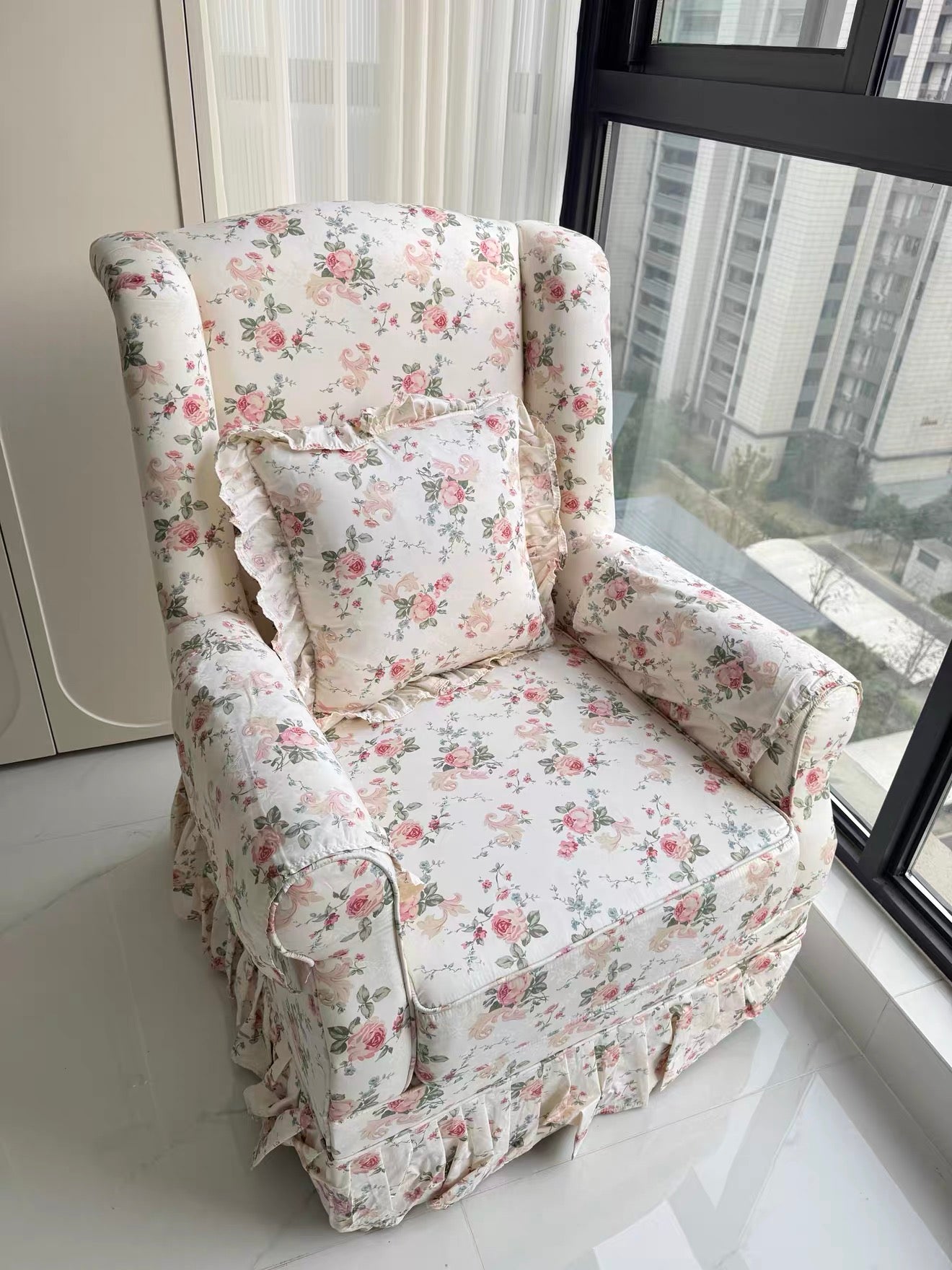 Single sofa/ wing chair